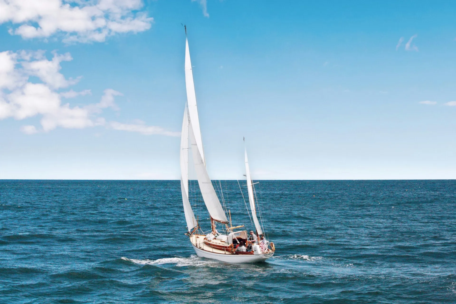 Luxusyacht an der Mittelmeerküste Spaniens
